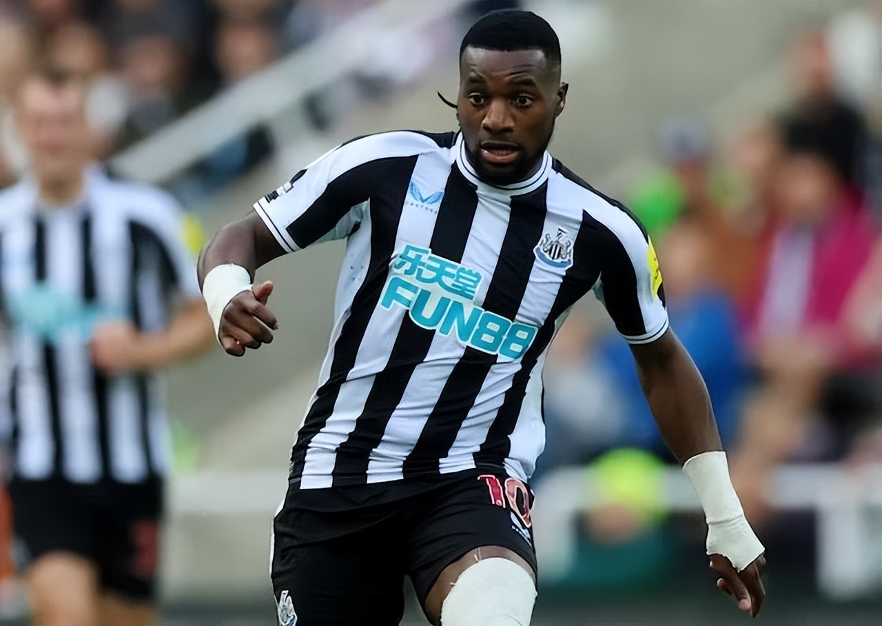 Wending gaming包含集结日纽卡斯尔调整名单以备荷甲，临场应变环节打磨，压力陡增，阵容厚度经受考验的词条