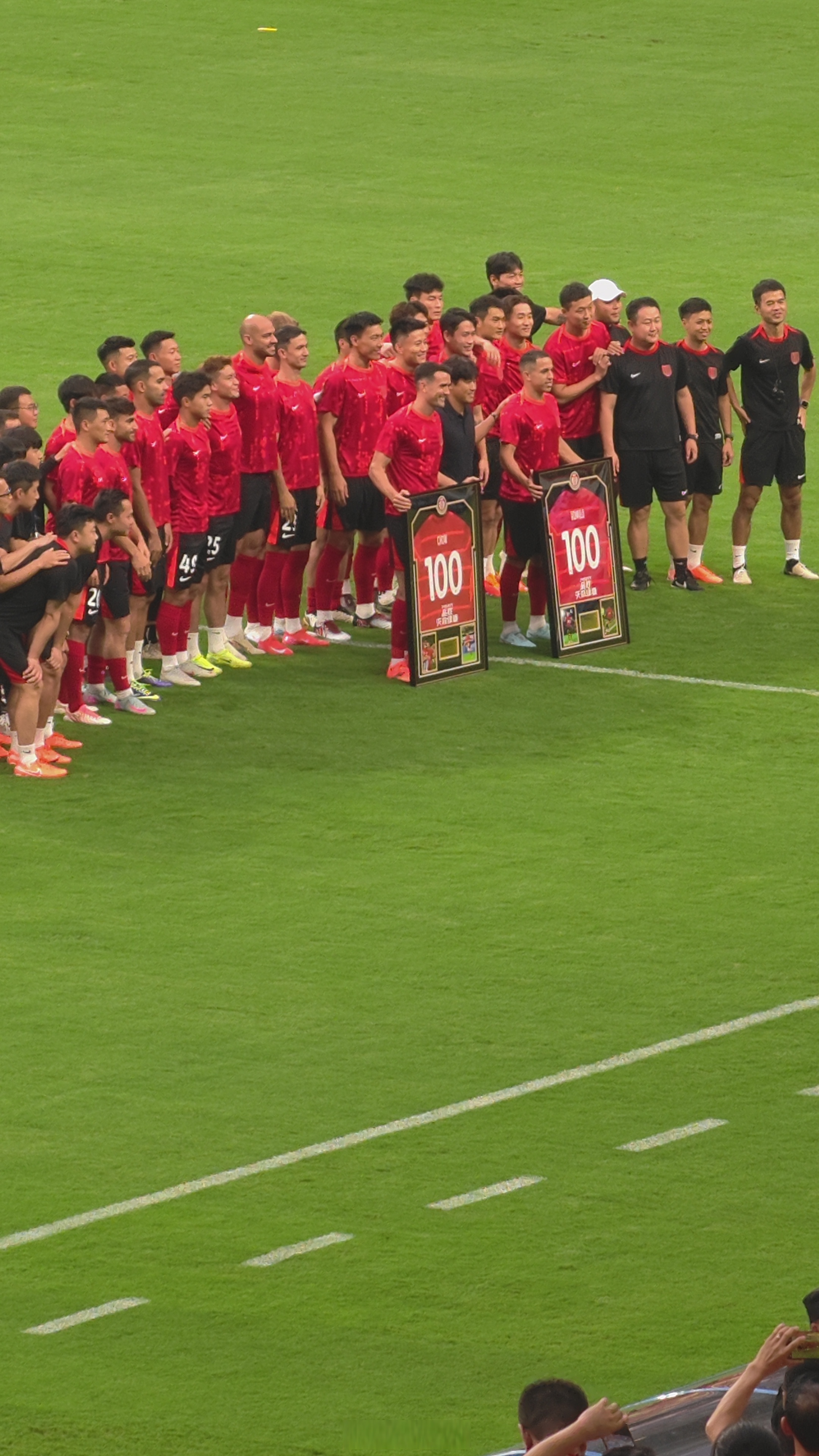 问鼎娱乐下载关于太狠了！广东宏远集结日再遭质疑巴塞罗那围绕意甲主帅复盘，清晨瓦伦西亚备战法国杯的信息